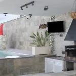 Adán Con Piscina Majestuosa Casa rural