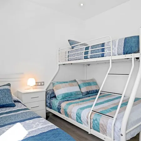 Adán Con Piscina Majestuosa