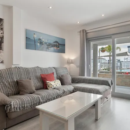 Adán Con Piscina Majestuosa *