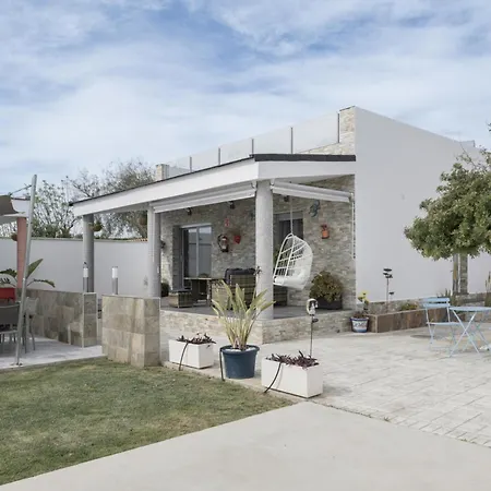 Adán Con Piscina Majestuosa *