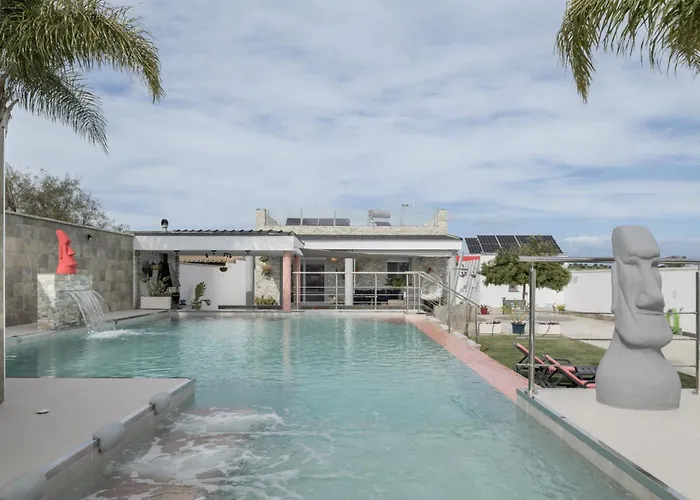 Adan Con Piscina Majestuosa Kadyks