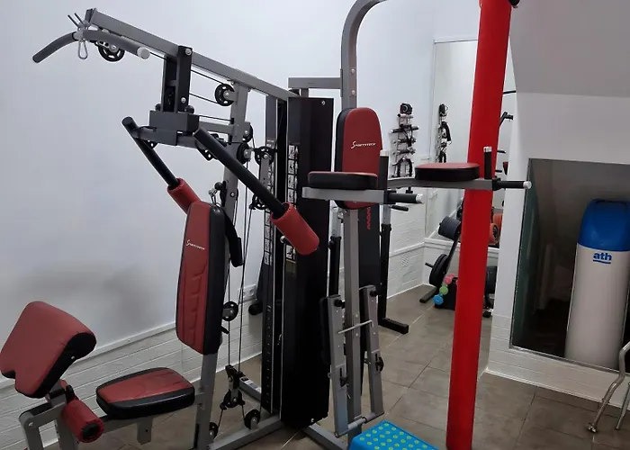 Adan Con Piscina Majestuosa Kadyks