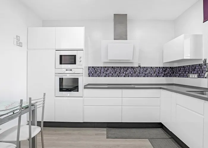 Adan Con Piscina Majestuosa Lantställe