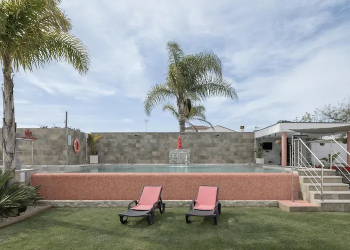 Adan Con Piscina Majestuosa Lantställe