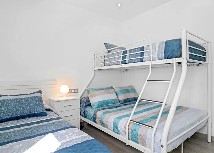 Adán Con Piscina Majestuosa