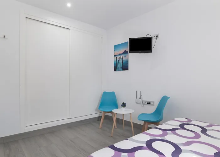 Adán Con Piscina Majestuosa Casa rural