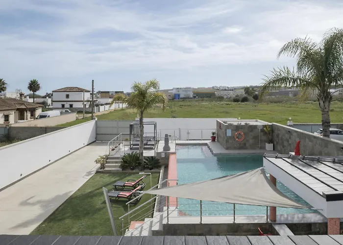 Adán Con Piscina Majestuosa Casa rural