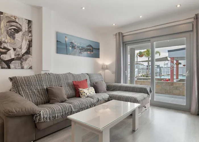 Adán Con Piscina Majestuosa *